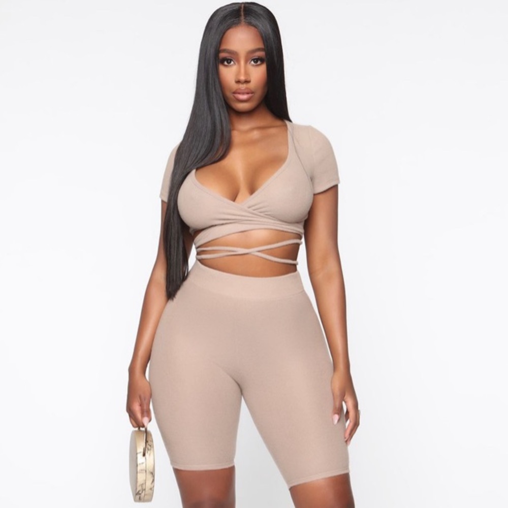 ALL TIED UP BIKER SHORT SET